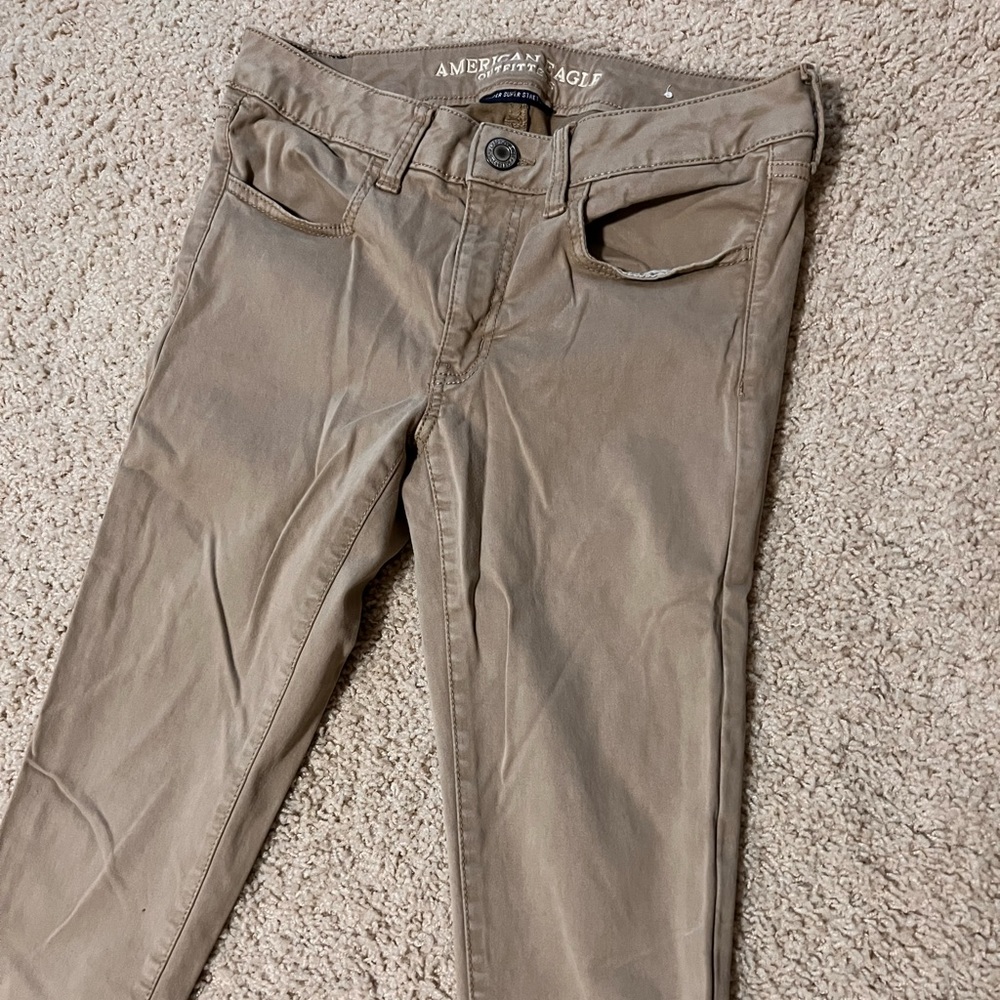 👖2/$35 American Eagle Khaki super super stretch skinny Jeggings Size 6